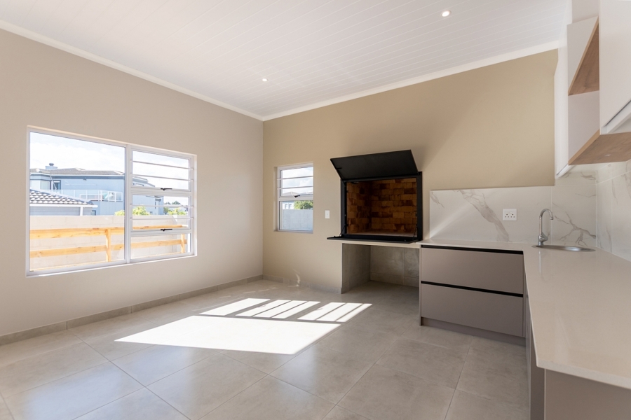 4 Bedroom Property for Sale in Country Club Western Cape